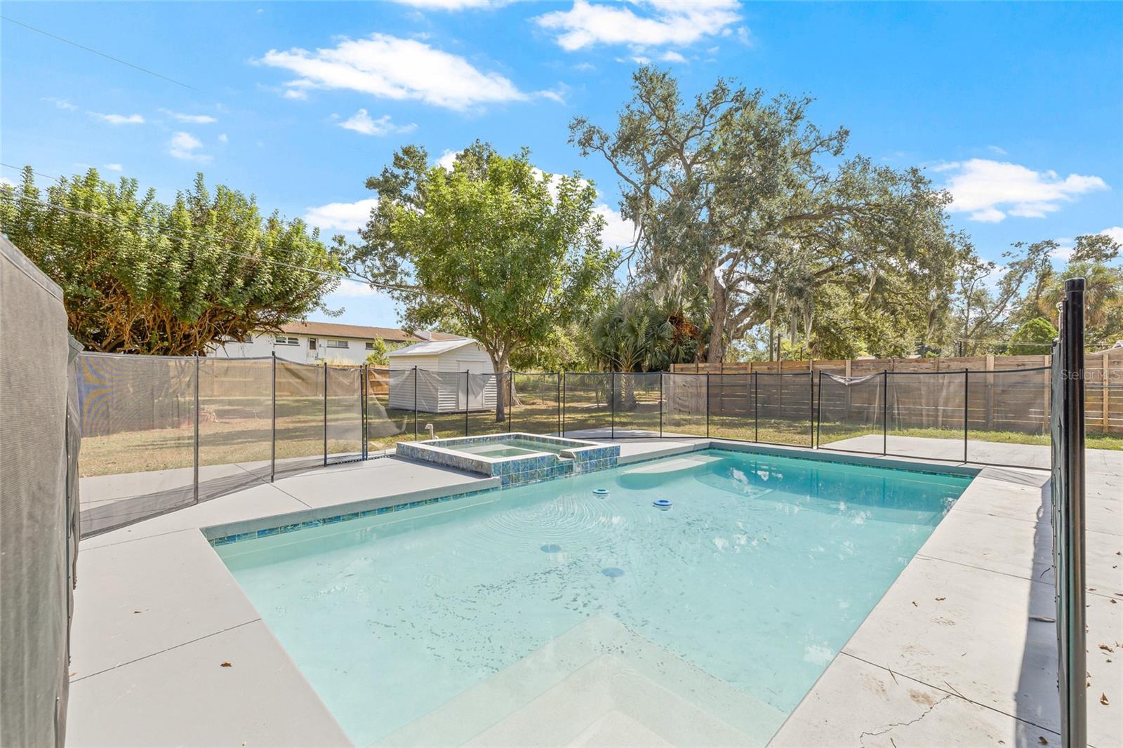 WEST BEARDED OAKS - Residential