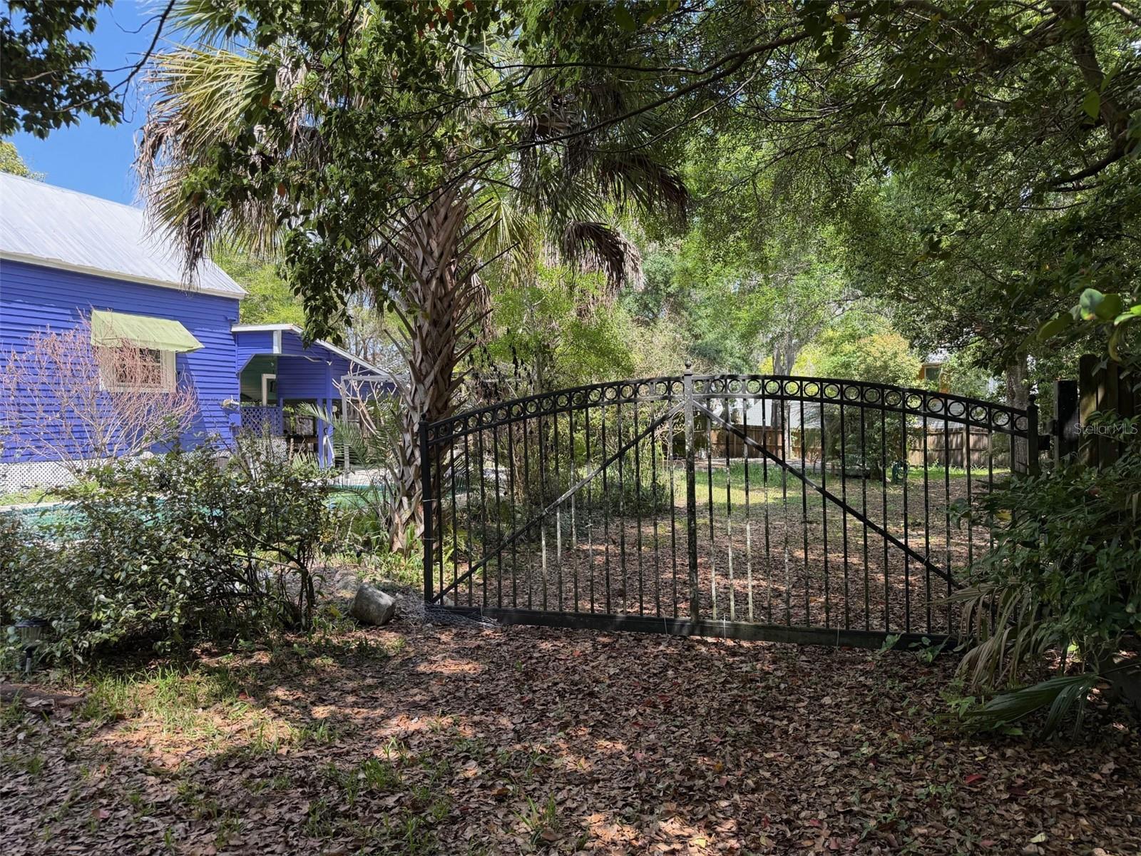 TOWN/BROOKSVILLE - Residential