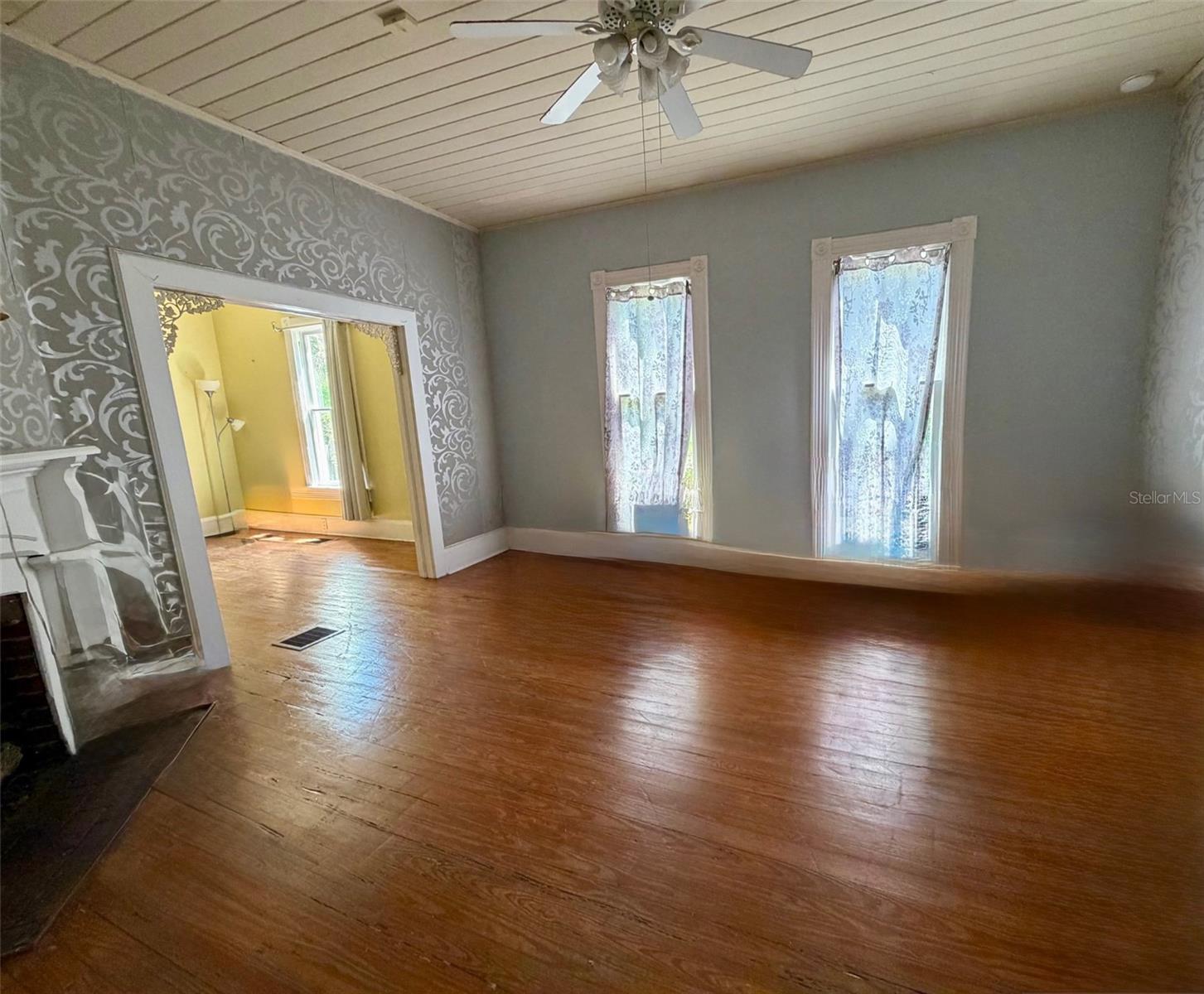 TOWN/BROOKSVILLE - Residential