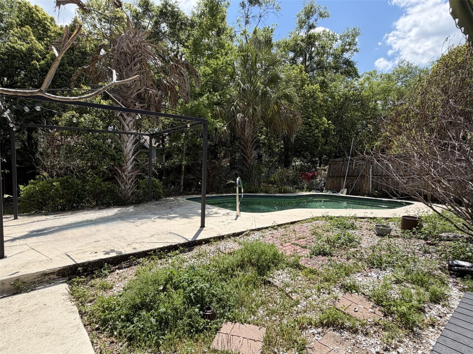 TOWN/BROOKSVILLE - Residential