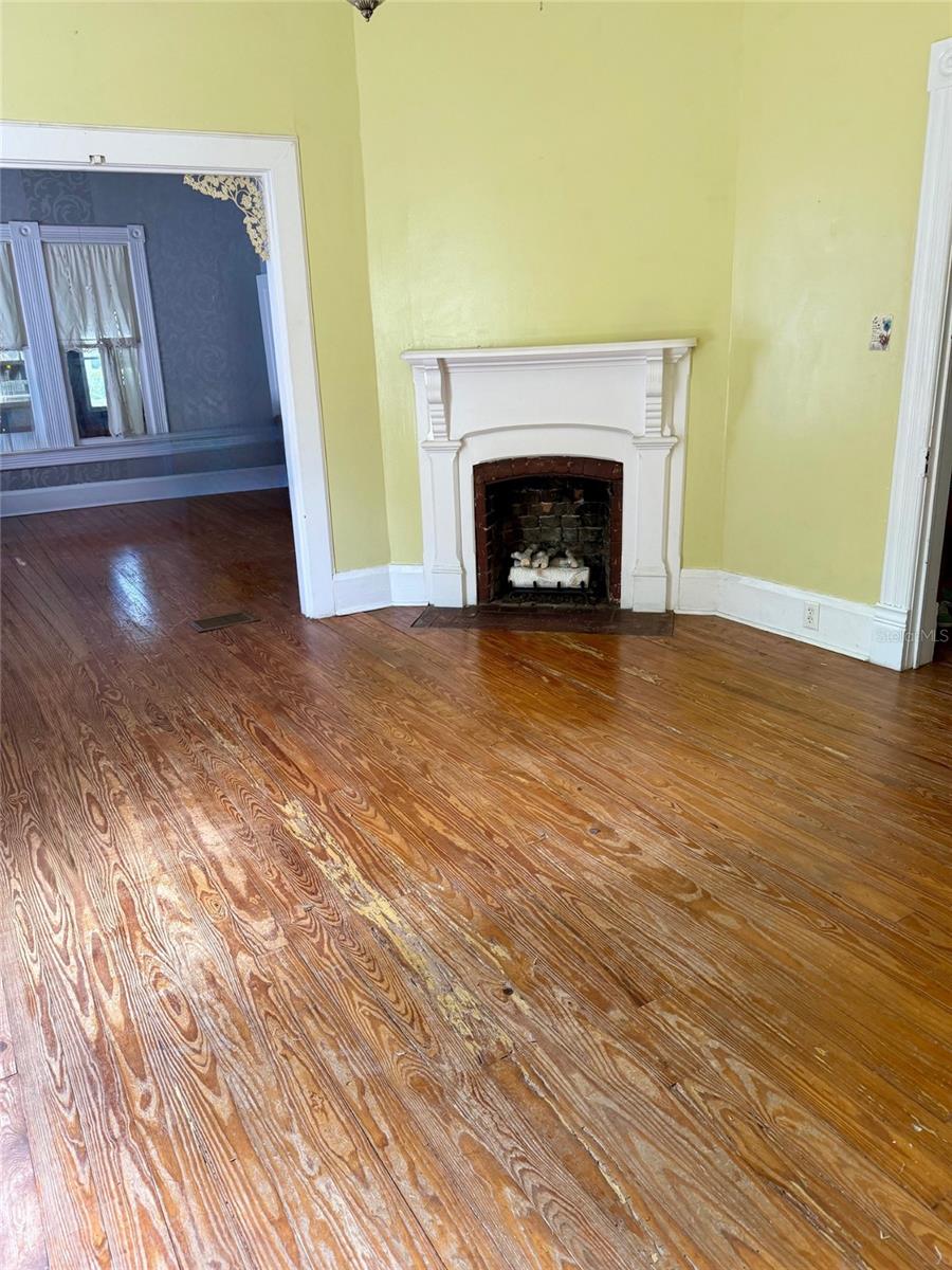 TOWN/BROOKSVILLE - Residential