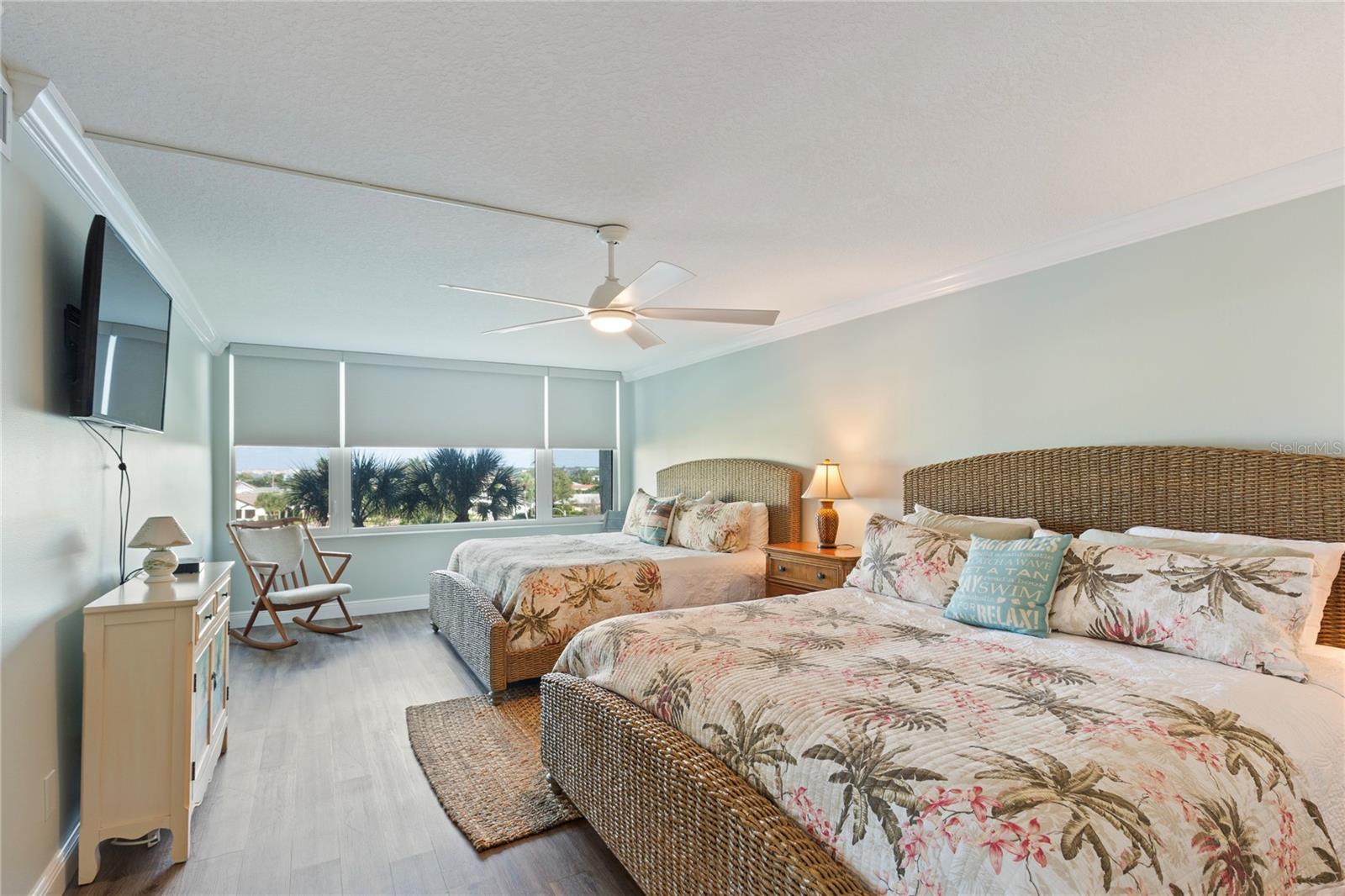 736 ISLAND WAY CONDO - Residential