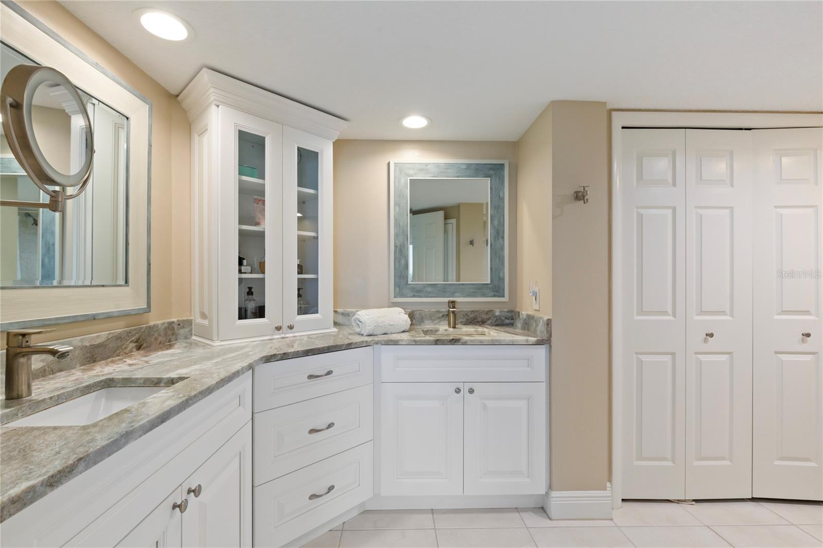 736 ISLAND WAY CONDO - Residential