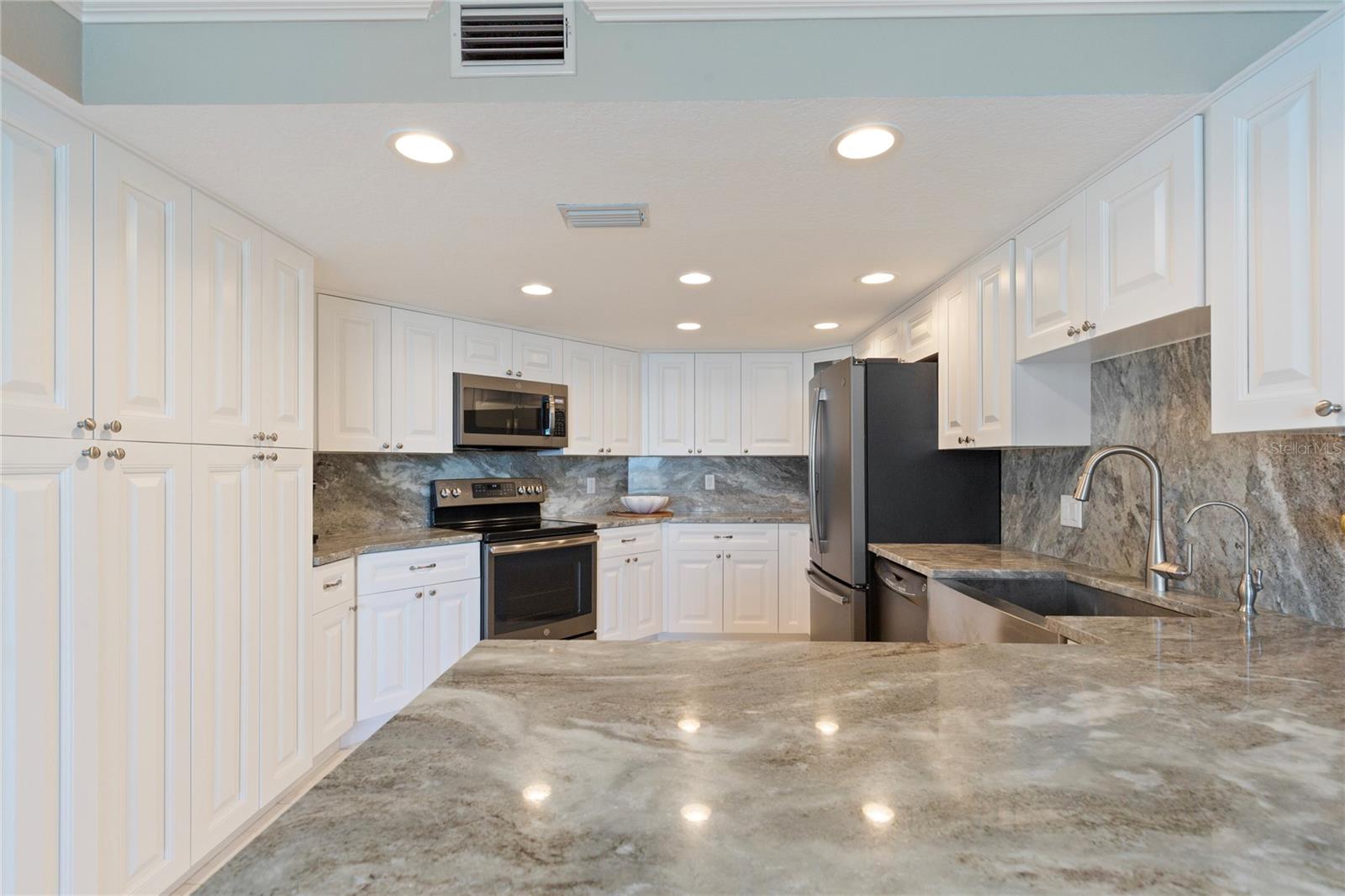 736 ISLAND WAY CONDO - Residential