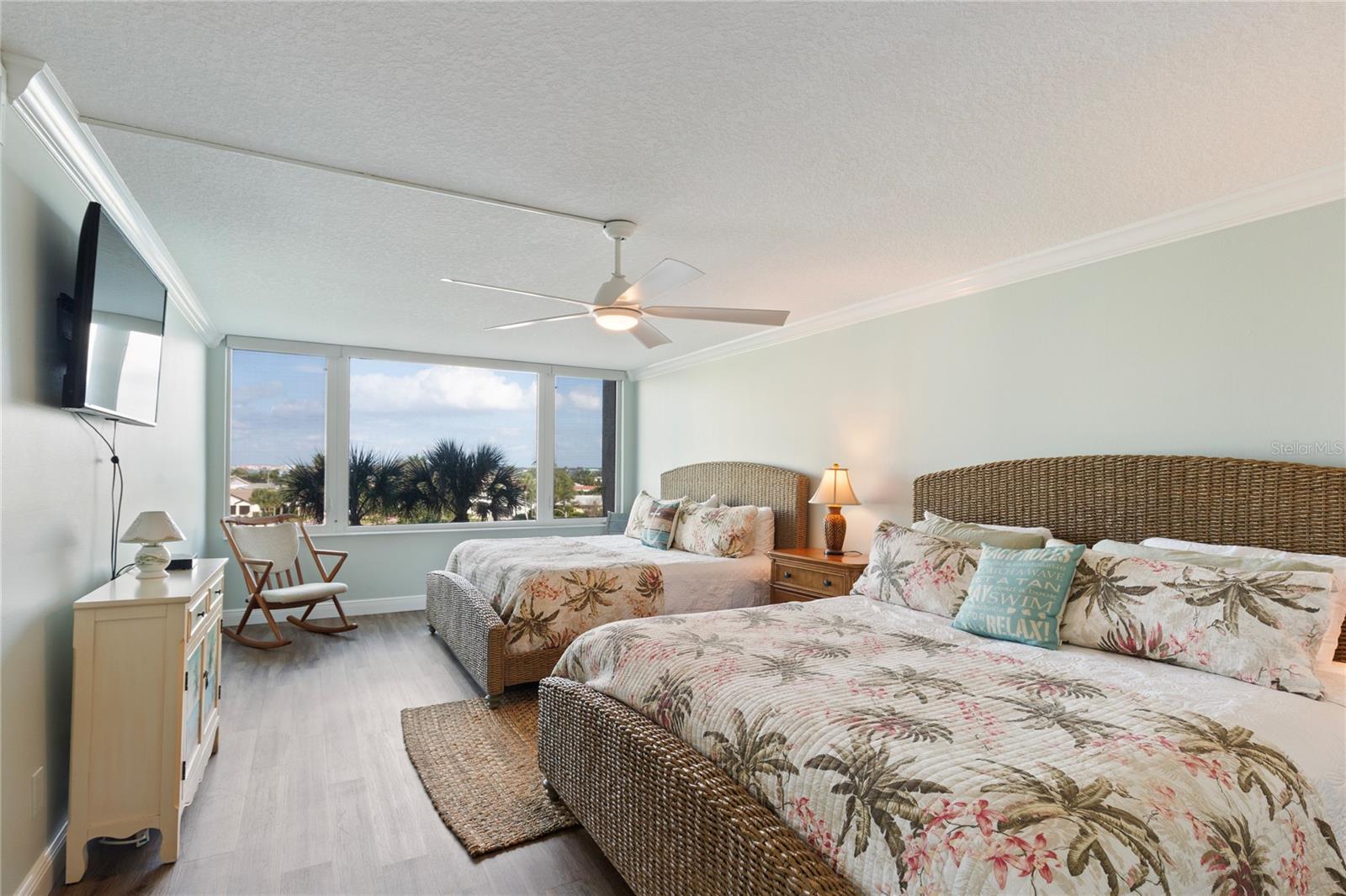 736 ISLAND WAY CONDO - Residential