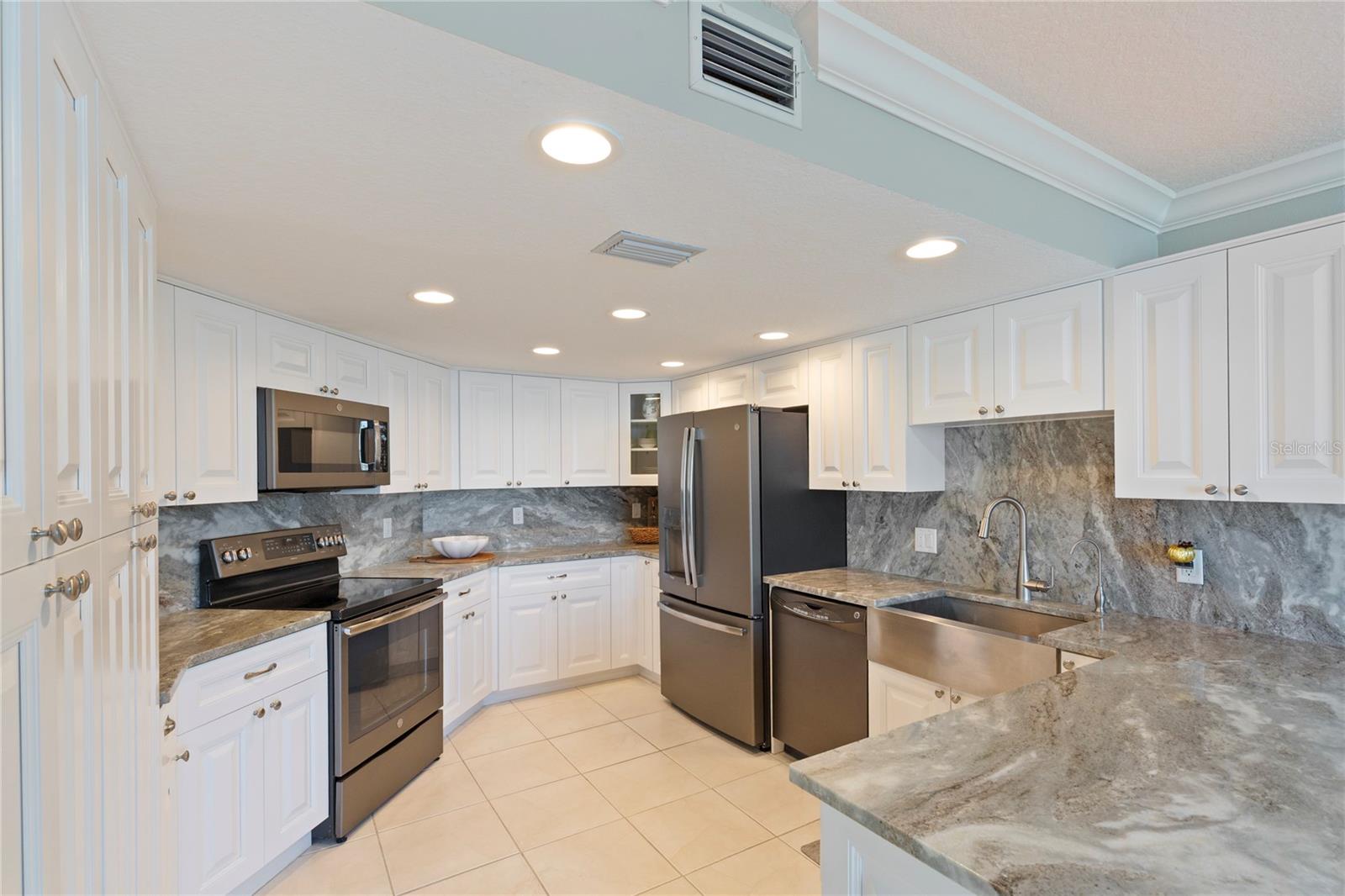 736 ISLAND WAY CONDO - Residential