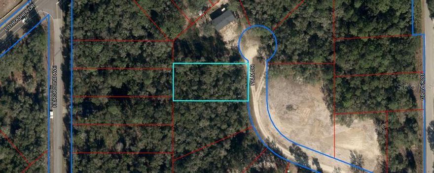 BUILDING LOT IN LEVY COUNTY! Check out this 0.46 acre parcel located off State Road 24 and just 30 minutes to Gainesville and Major hospitals. Rural living at it's best on a cul-de-sac right off a paved road. Seller has adjacent lot for sale also lot size 0.55. Close to Blue Springs and just 30 minutes from fresh or salt water fishing. This location offers city water and is zoned manufactured or site built homes.