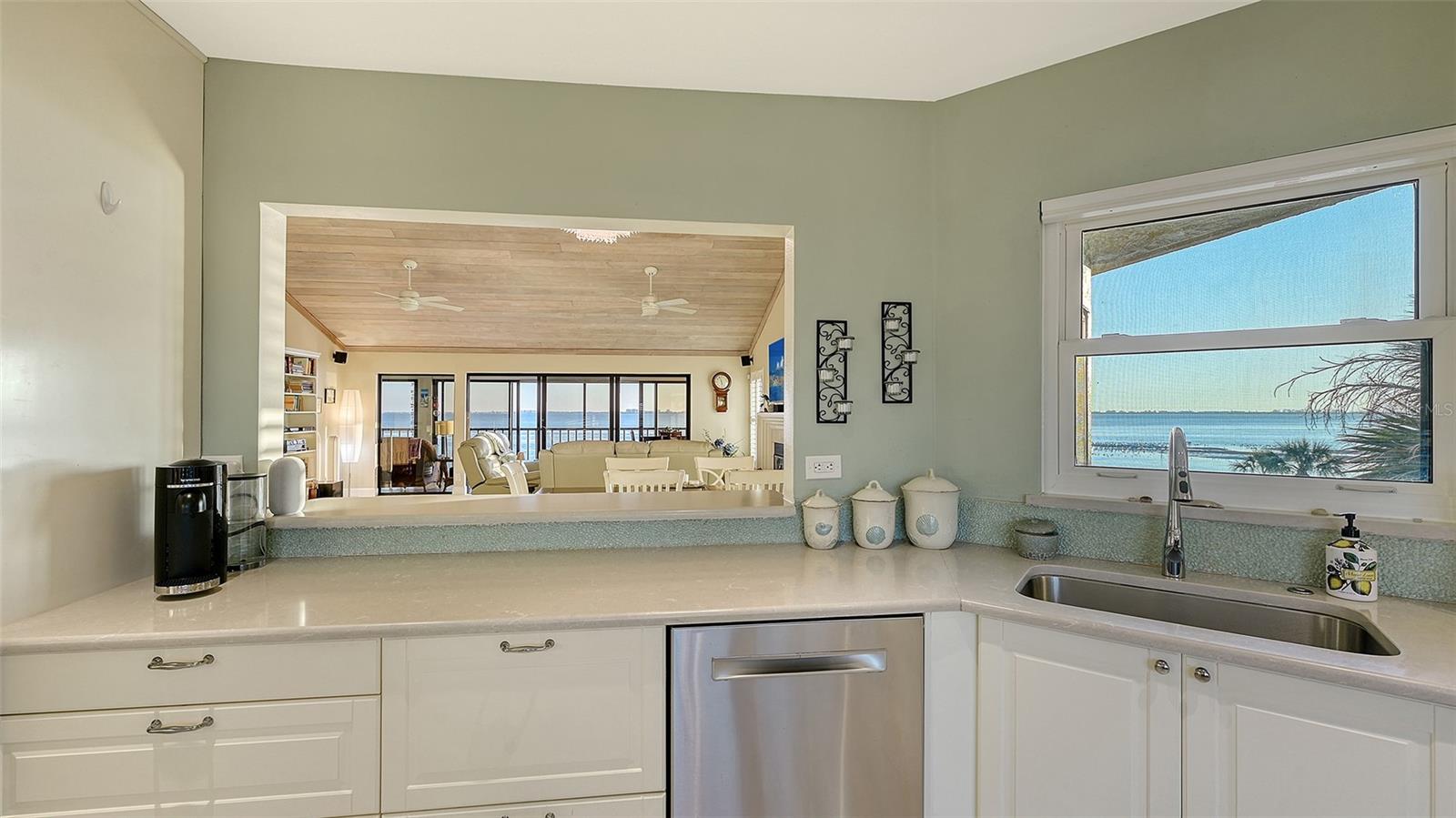 CONQUISTADOR BAY CLUB - Residential