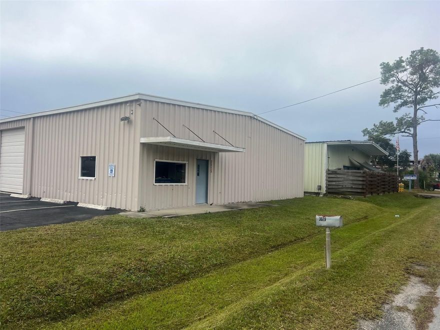 Office / warehouse for lease.  Approximately 400 SF office/showroom space with bathroom; balance is warehouse space with a second bathroom.  This building has three 12x12 roll up doors and minimum 12' open area to the ceiling.