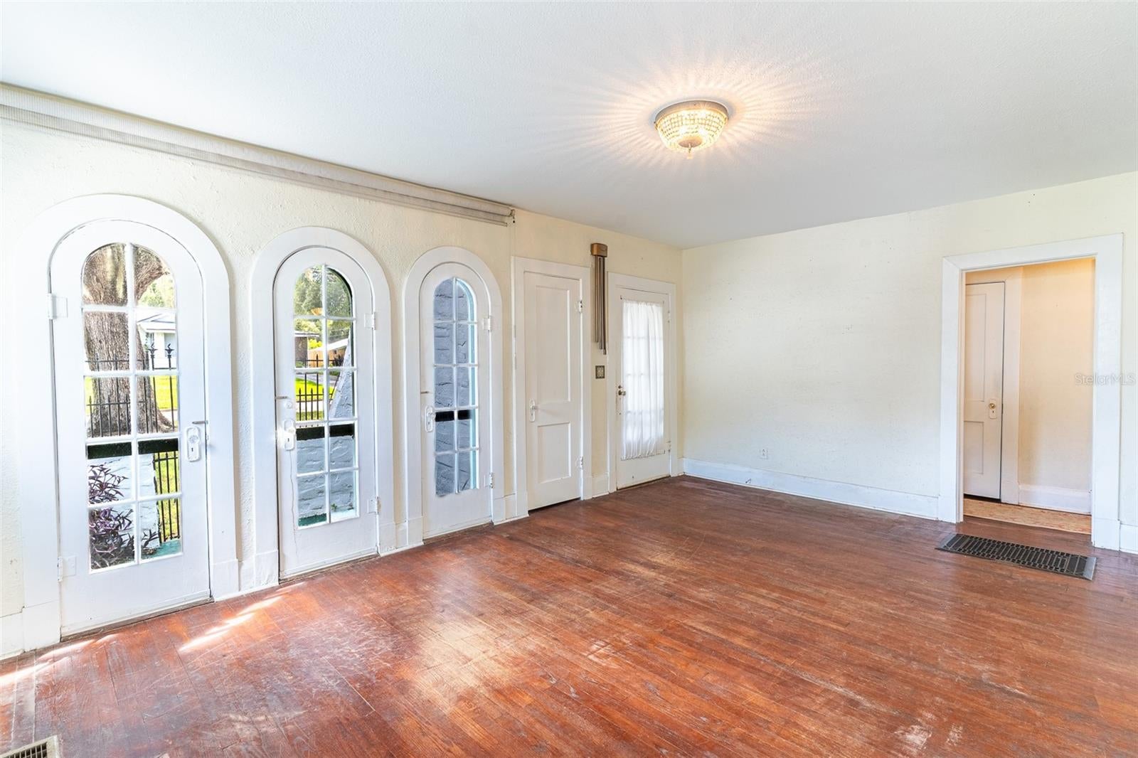 528 S 8TH STREET