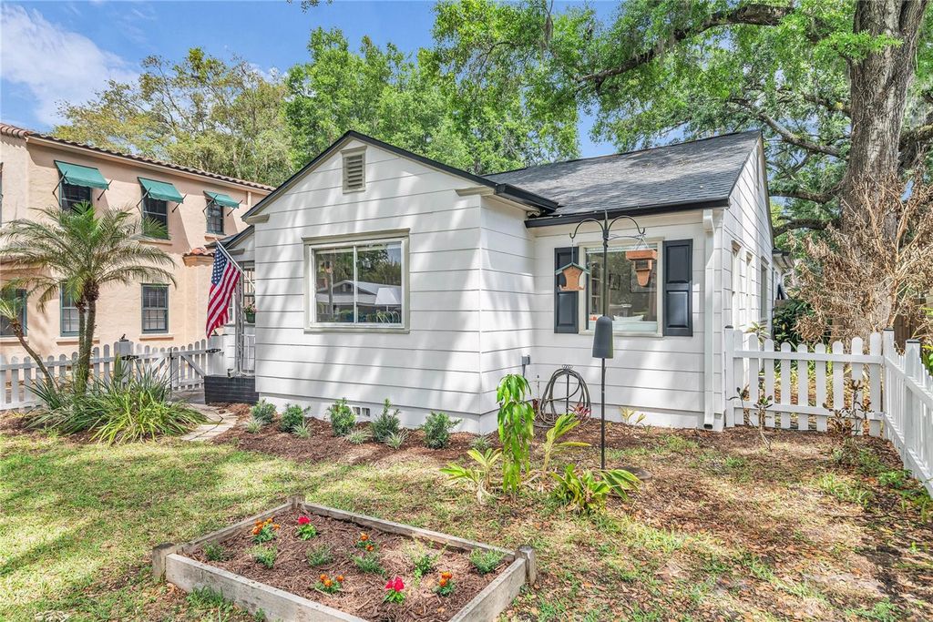 Photo of 609 Richmond Street, Orlando, FL 32806 (MLS # O6396991)