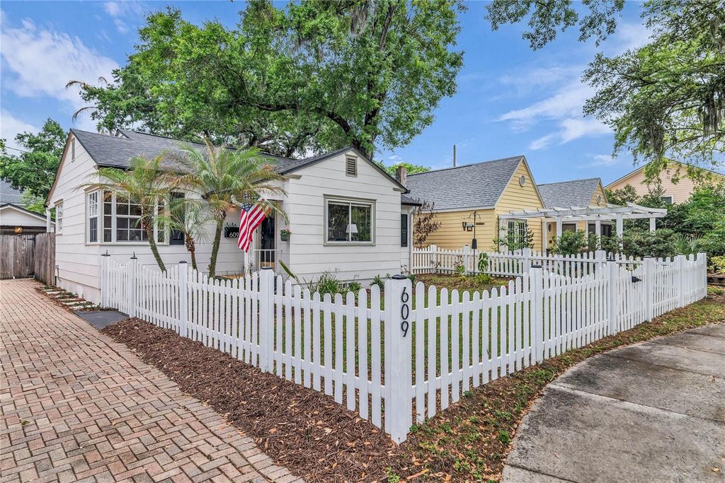 Photo of 609 Richmond Street, Orlando, FL 32806 (MLS # O6396991)