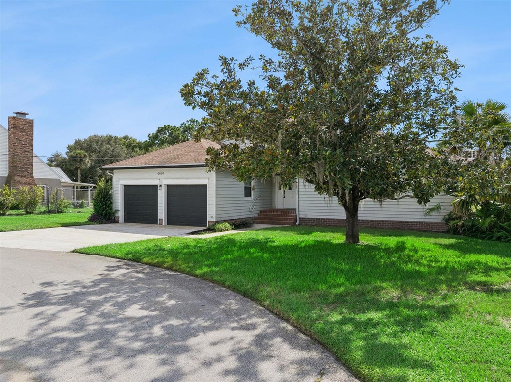 Photo of 6624 Winterset Gardens Road, Winter Haven, FL 33884 (MLS # O6443972)