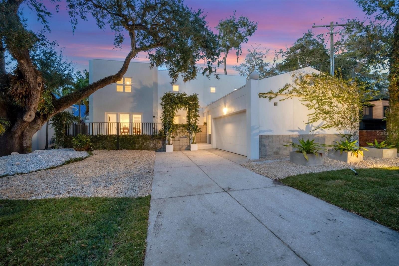 2701 CHAMBRAY LANE