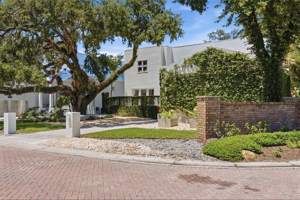 Photo of 2701 Chambray Lane, Tampa, FL 33611 (MLS # TB8537763)