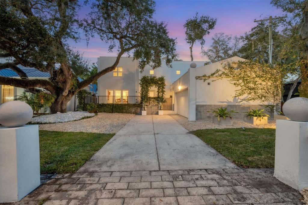 Photo of 2701 Chambray Lane, Tampa, FL 33611 (MLS # TB8537763)