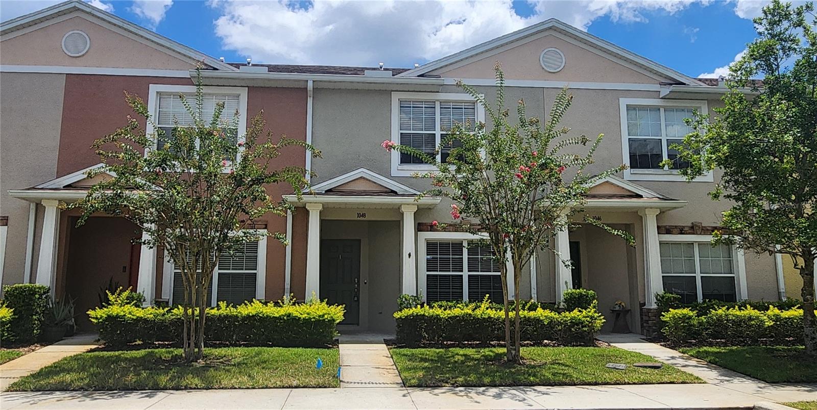 Move-in Ready – WATER INCLUDED!
Enjoy this beautifully updated townhouse featuring:
*2 spacious bedrooms & 2.5 bathrooms
*TWO car spaces assigned!
*Brand new flooring & fresh paint
*Lake view from the backyard
*Access to a clubhouse with pool, gym & more
*Gated community for added security
Perfect location and ready for immediate occupancy!