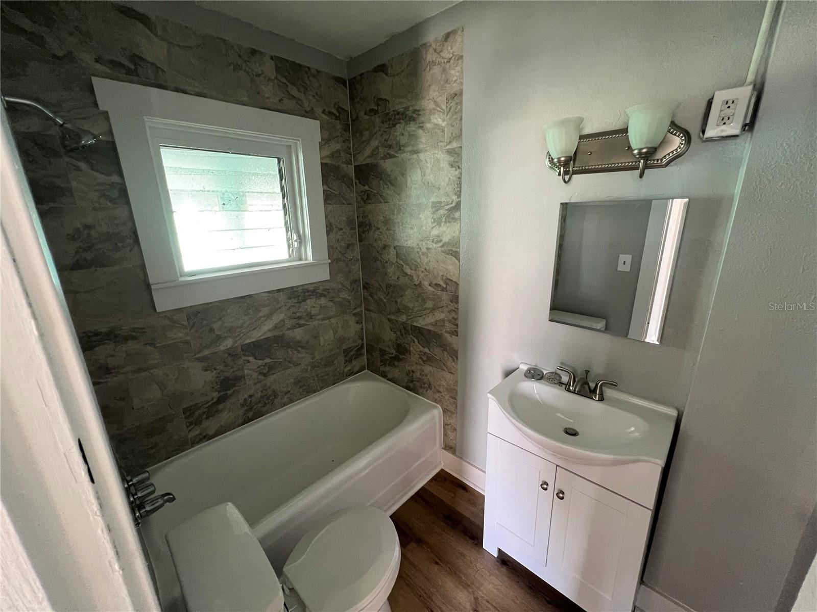 DAVIS DAYTONA BEACH - Residential Lease