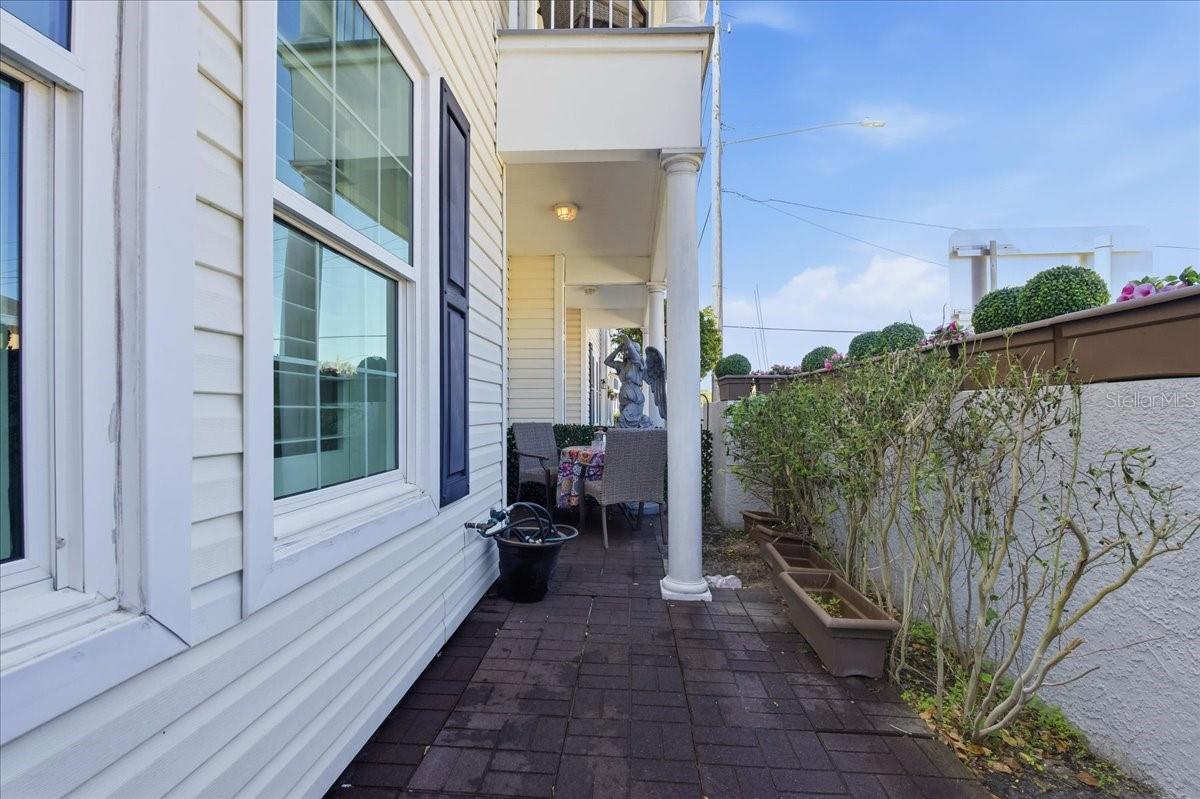 WELLINGTON PLACE TWNHS COMMUNITY - Residential