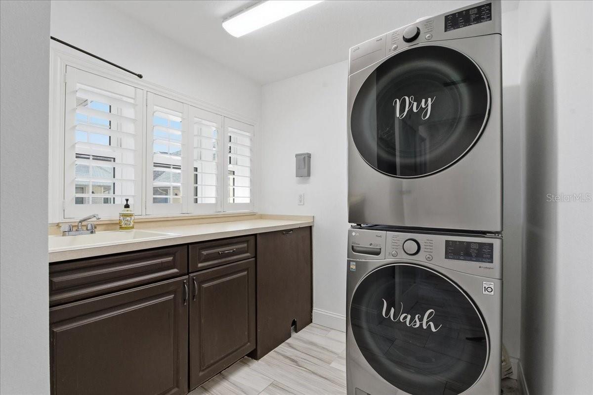 WELLINGTON PLACE TWNHS COMMUNITY - Residential