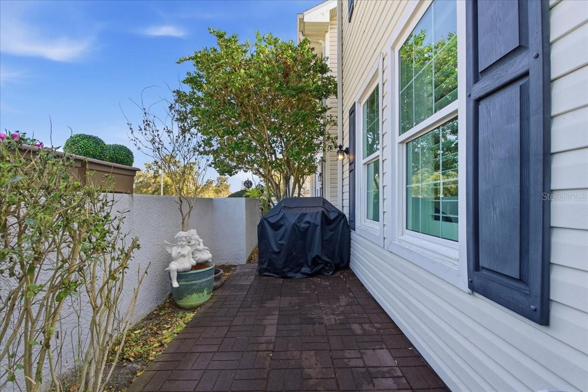 WELLINGTON PLACE TWNHS COMMUNITY - Residential