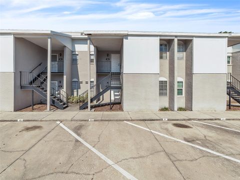 Photo of 4507 S Oak Drive #P51, Tampa, FL 33611 (MLS # TB8450204)