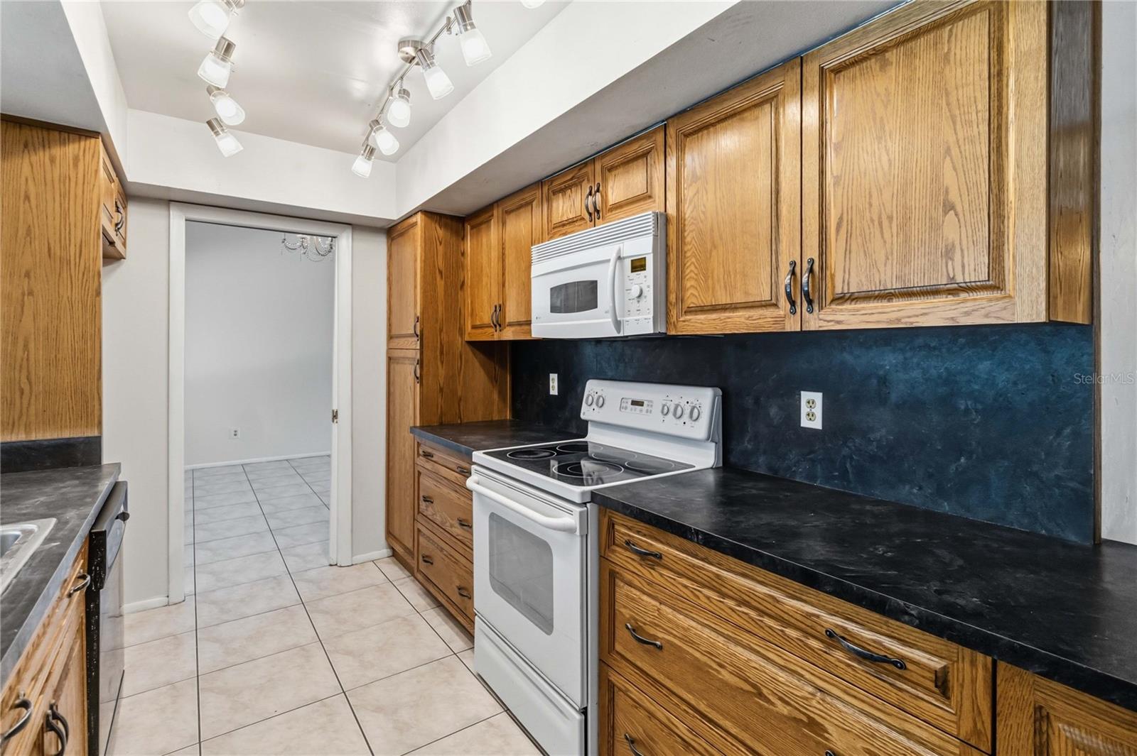 RIVER OAKS - Residential