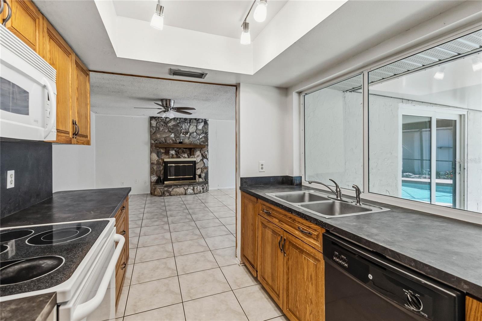 RIVER OAKS - Residential