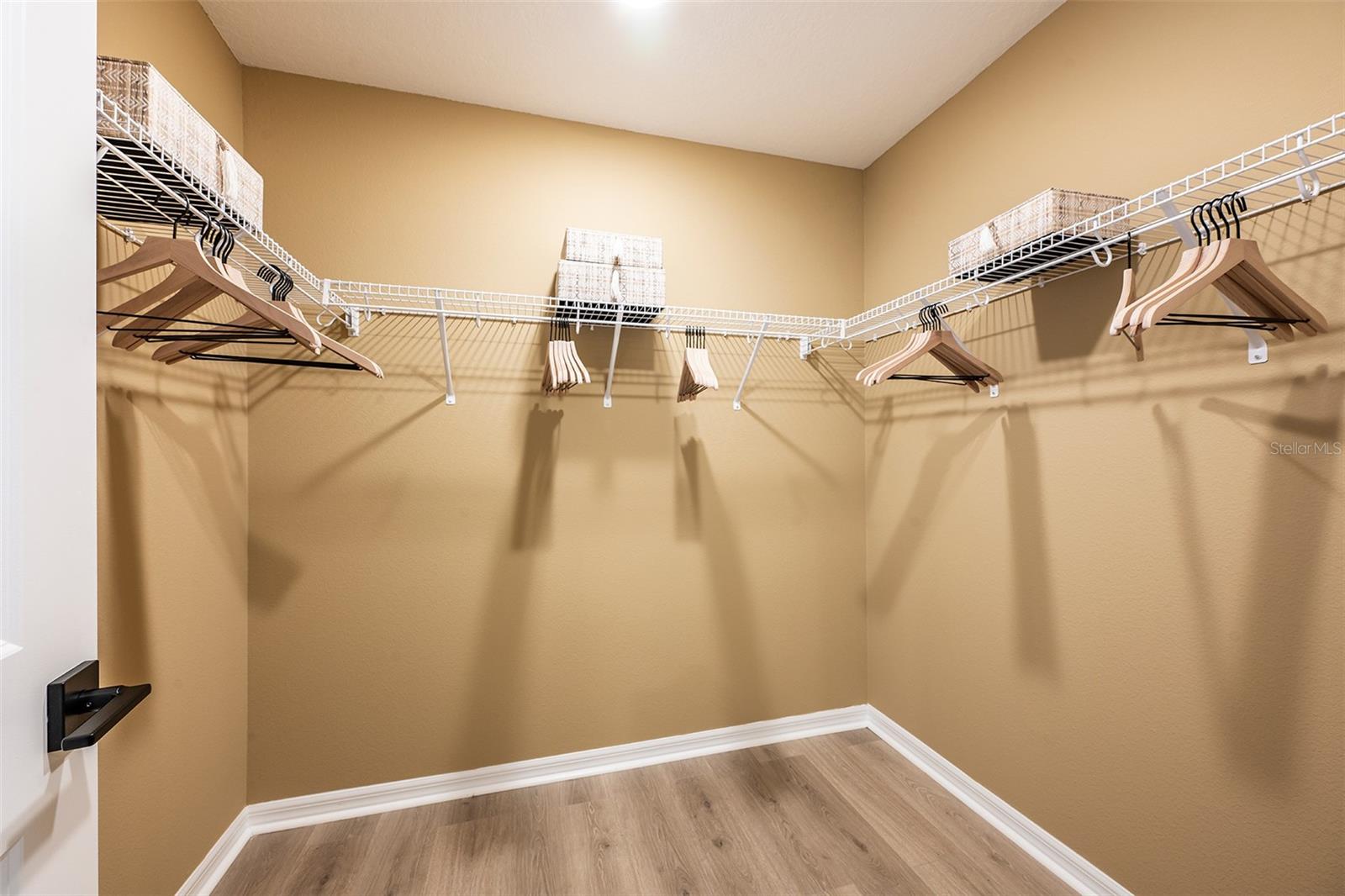 AULIN SQUARE - Residential