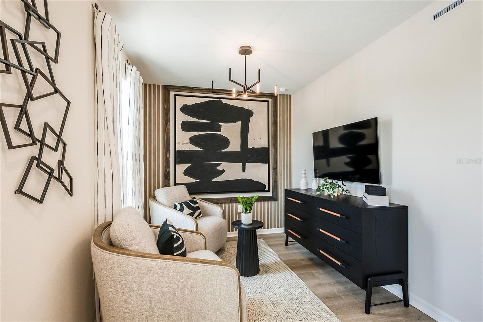 AULIN SQUARE - Residential