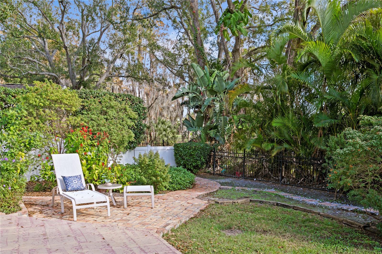 CARROLLWOOD VILLAGE SEC 1 - Residential