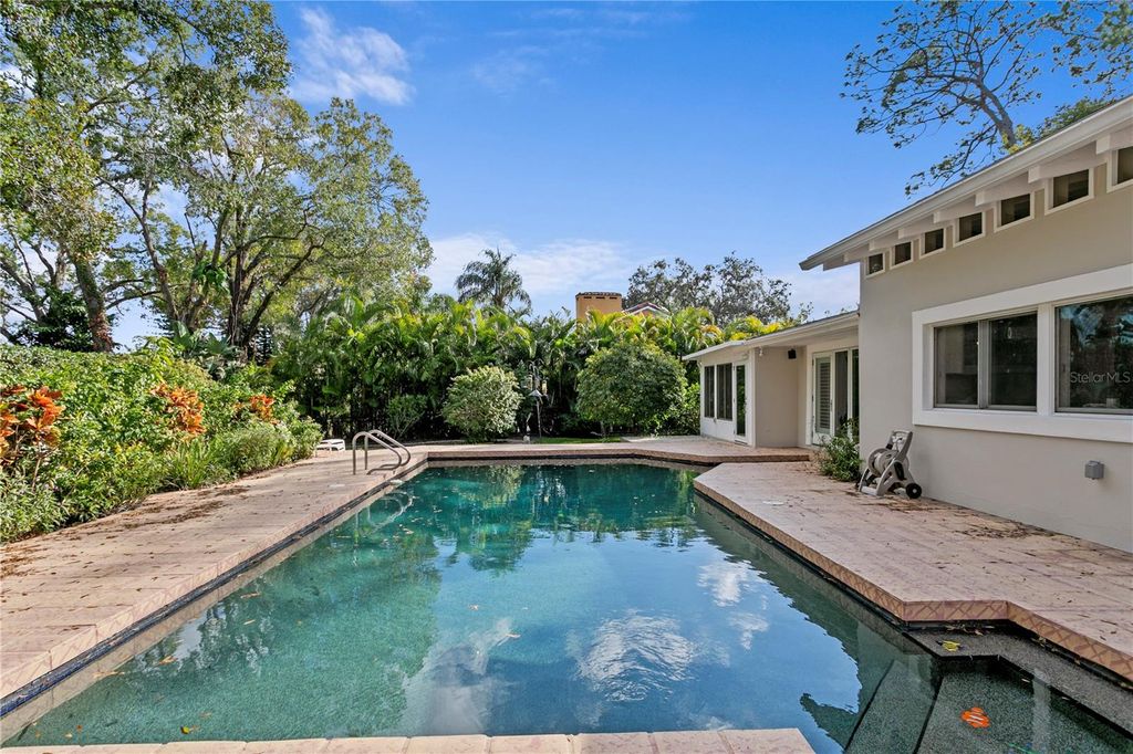 Photo of 12915 Golf Crest Terrace, Tampa, FL 33618 (MLS # TB8460002)