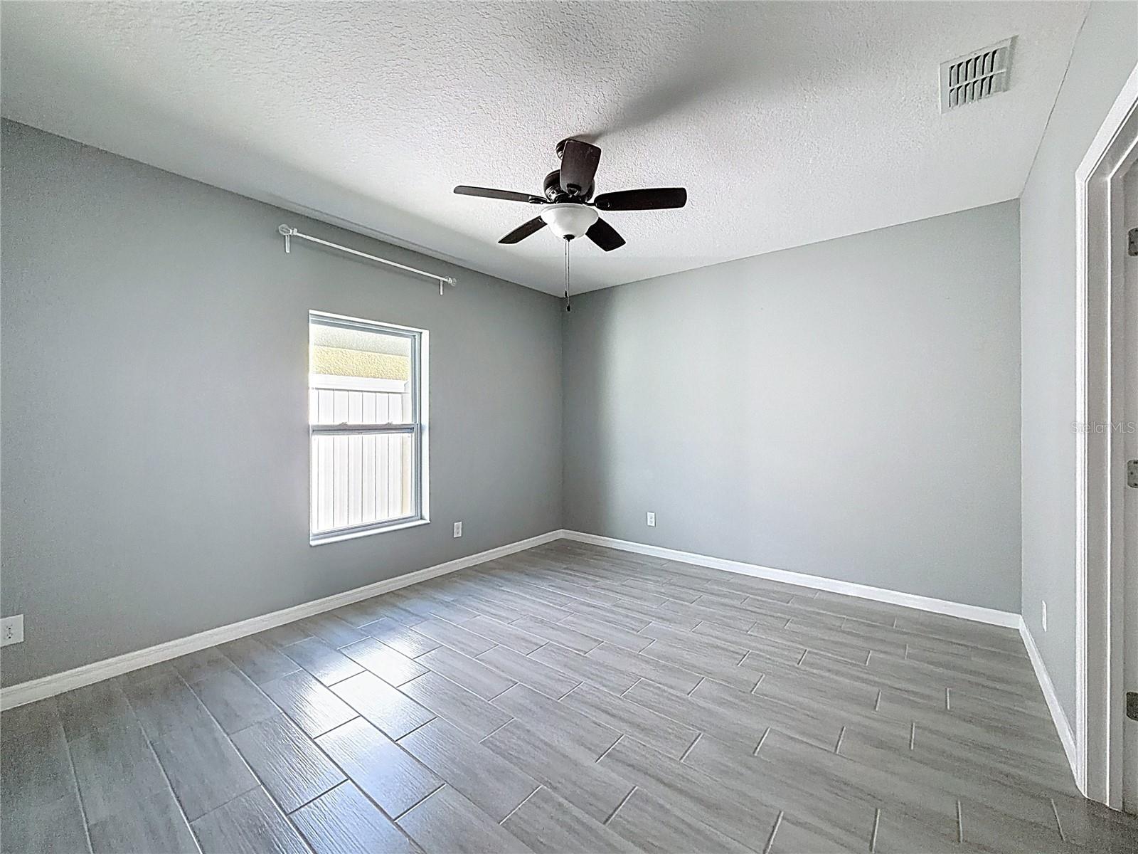 LAUREL ESTATES - Residential Lease