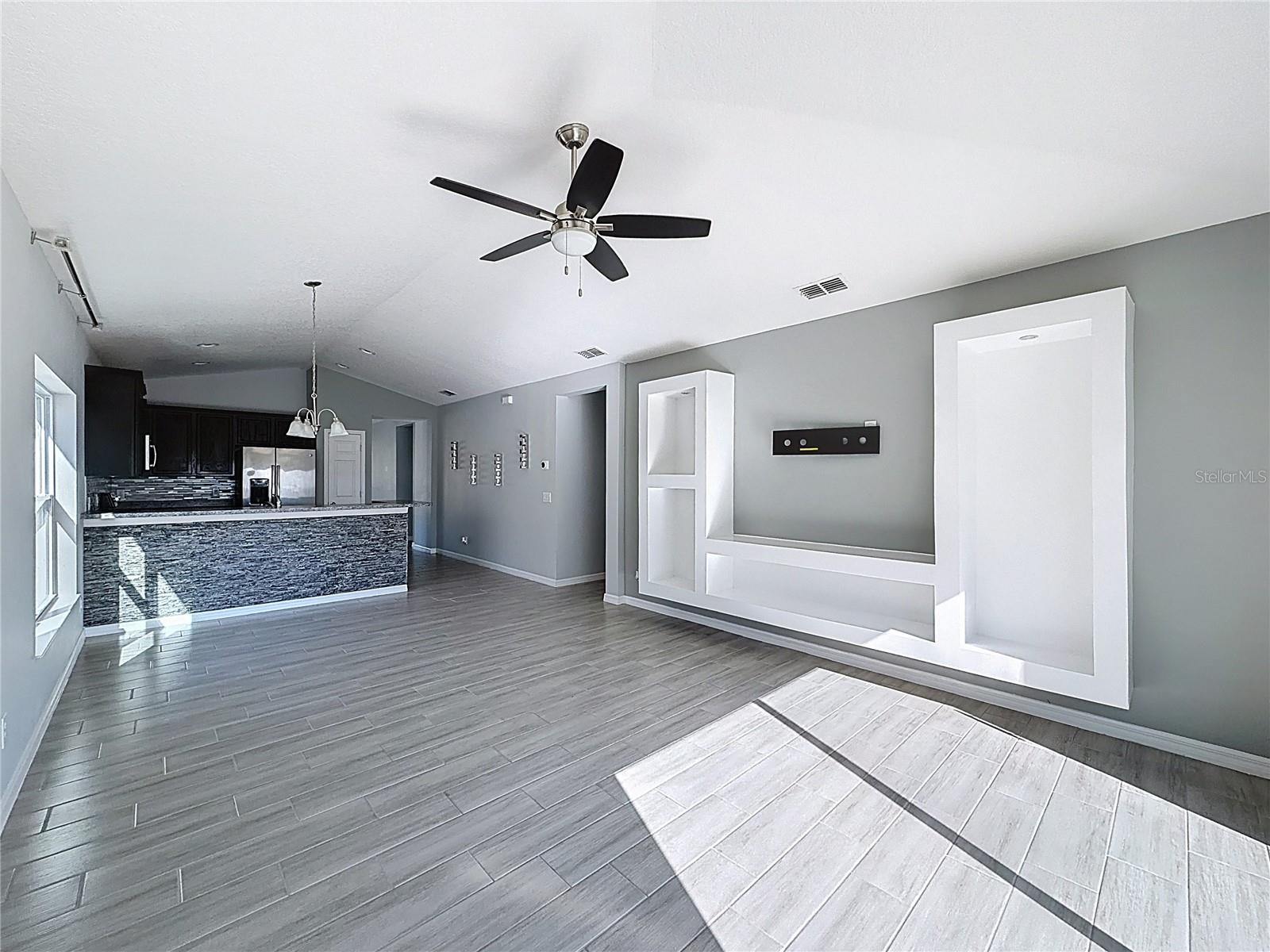 LAUREL ESTATES - Residential Lease