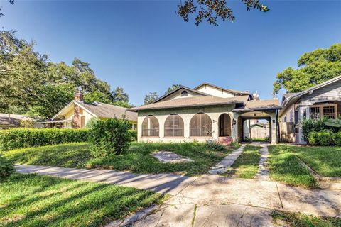 A home in LAKELAND