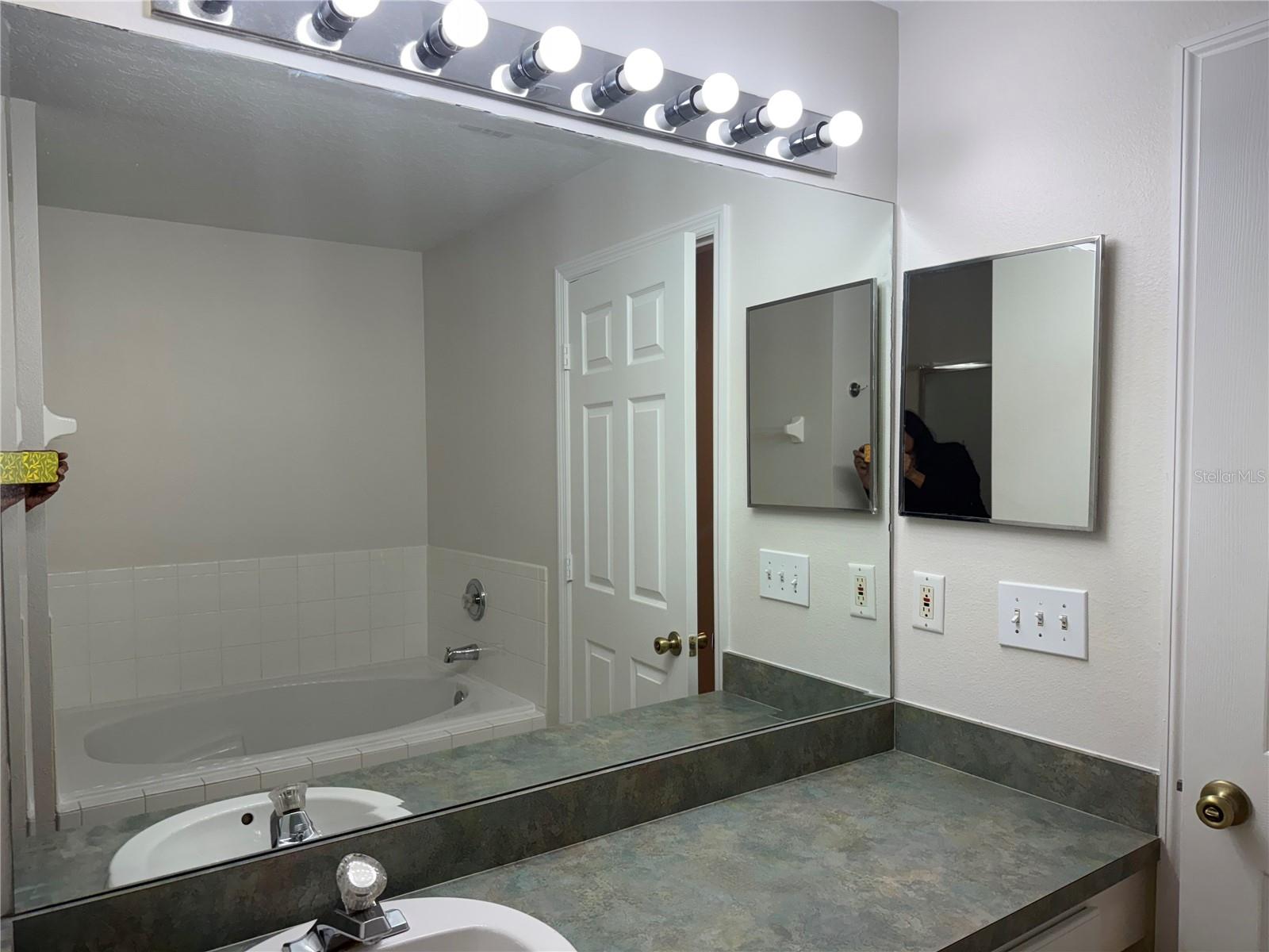 CHASE GROVES UNIT 3 - Residential Lease