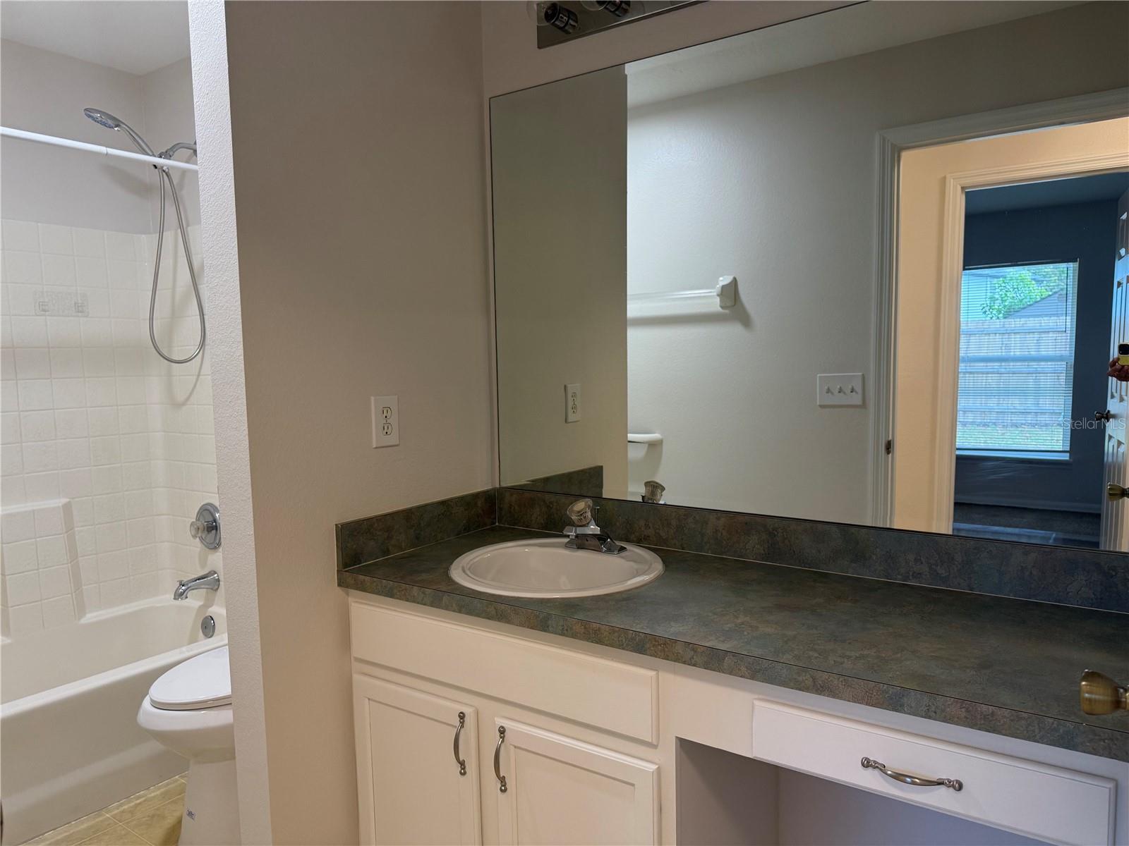 CHASE GROVES UNIT 3 - Residential Lease