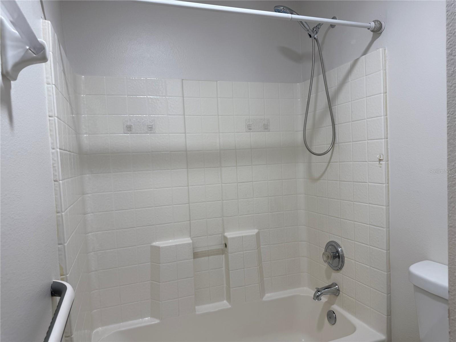 CHASE GROVES UNIT 3 - Residential Lease