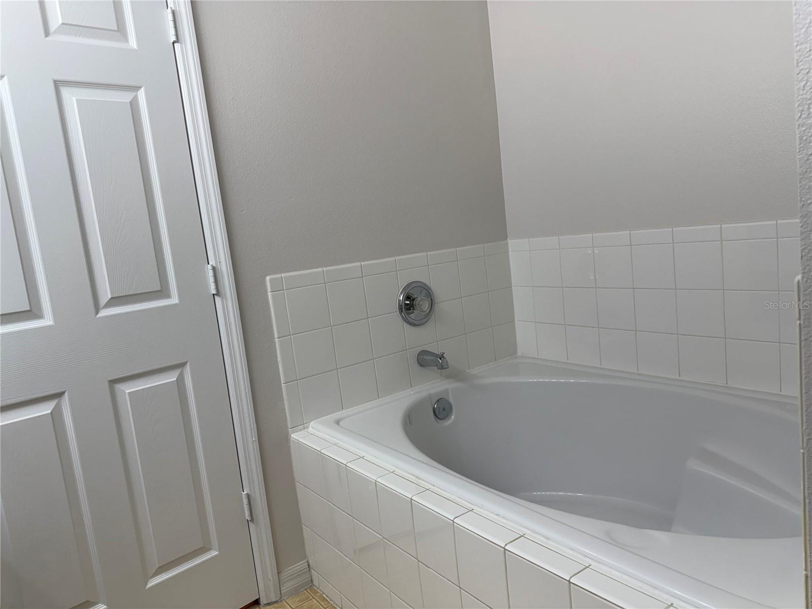 CHASE GROVES UNIT 3 - Residential Lease