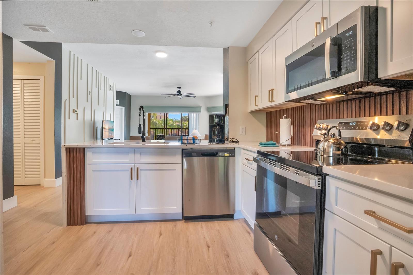 WORLDQUEST RESIDENCE - Residential