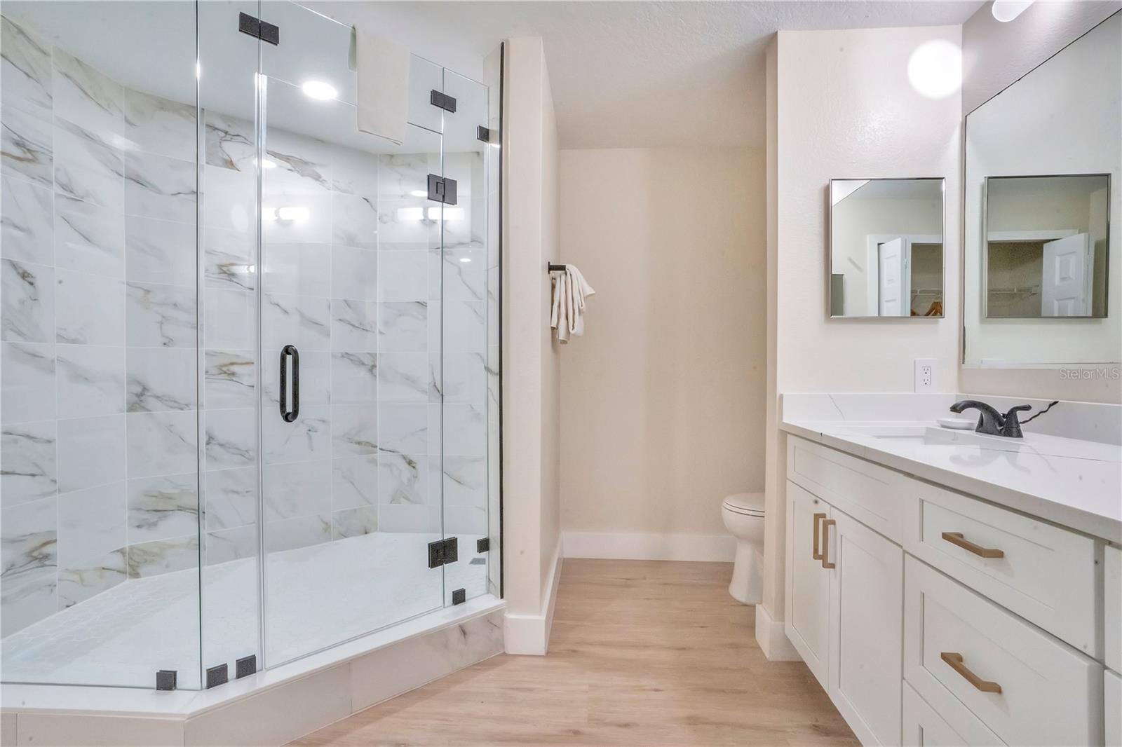 WORLDQUEST RESIDENCE - Residential