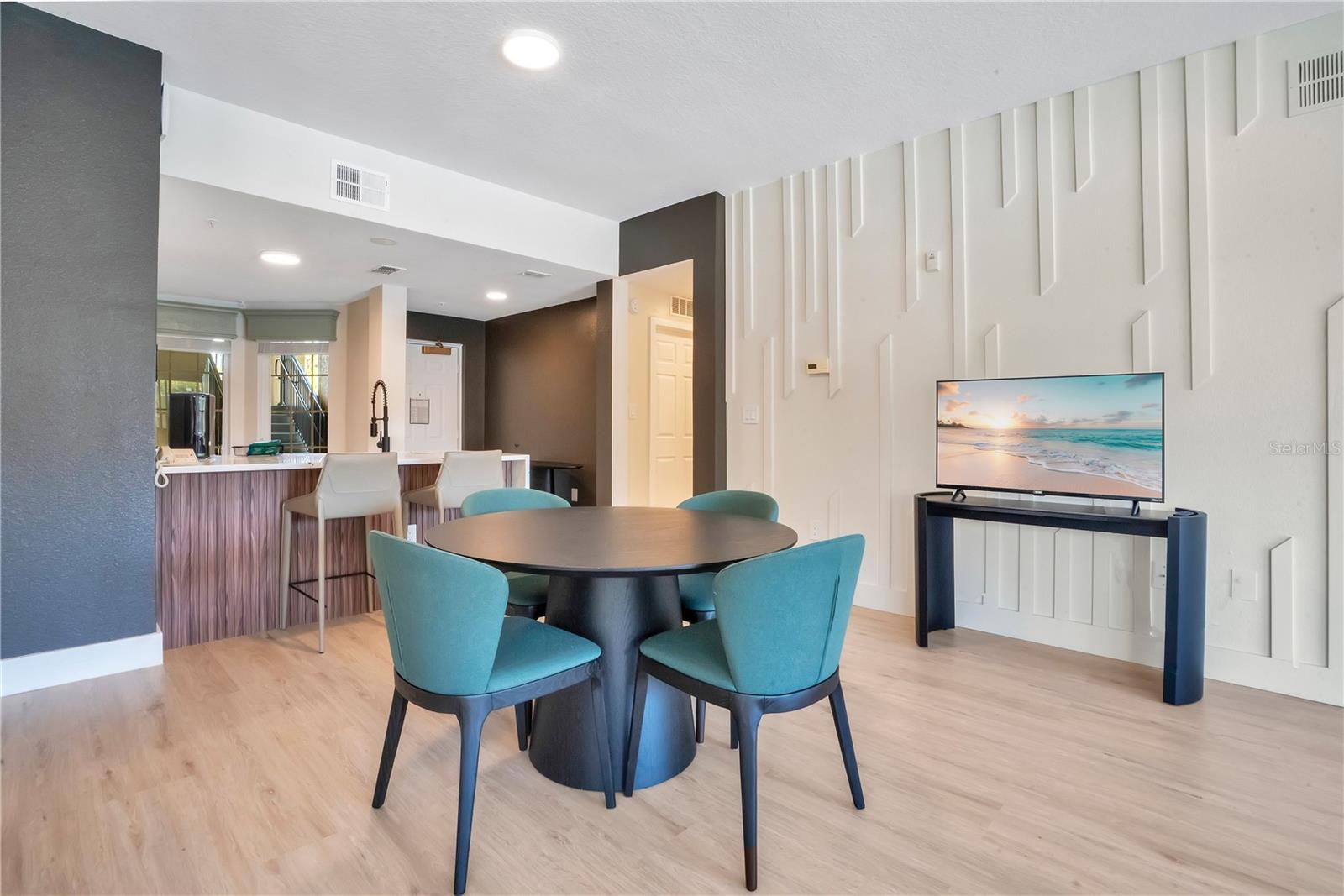 WORLDQUEST RESIDENCE - Residential