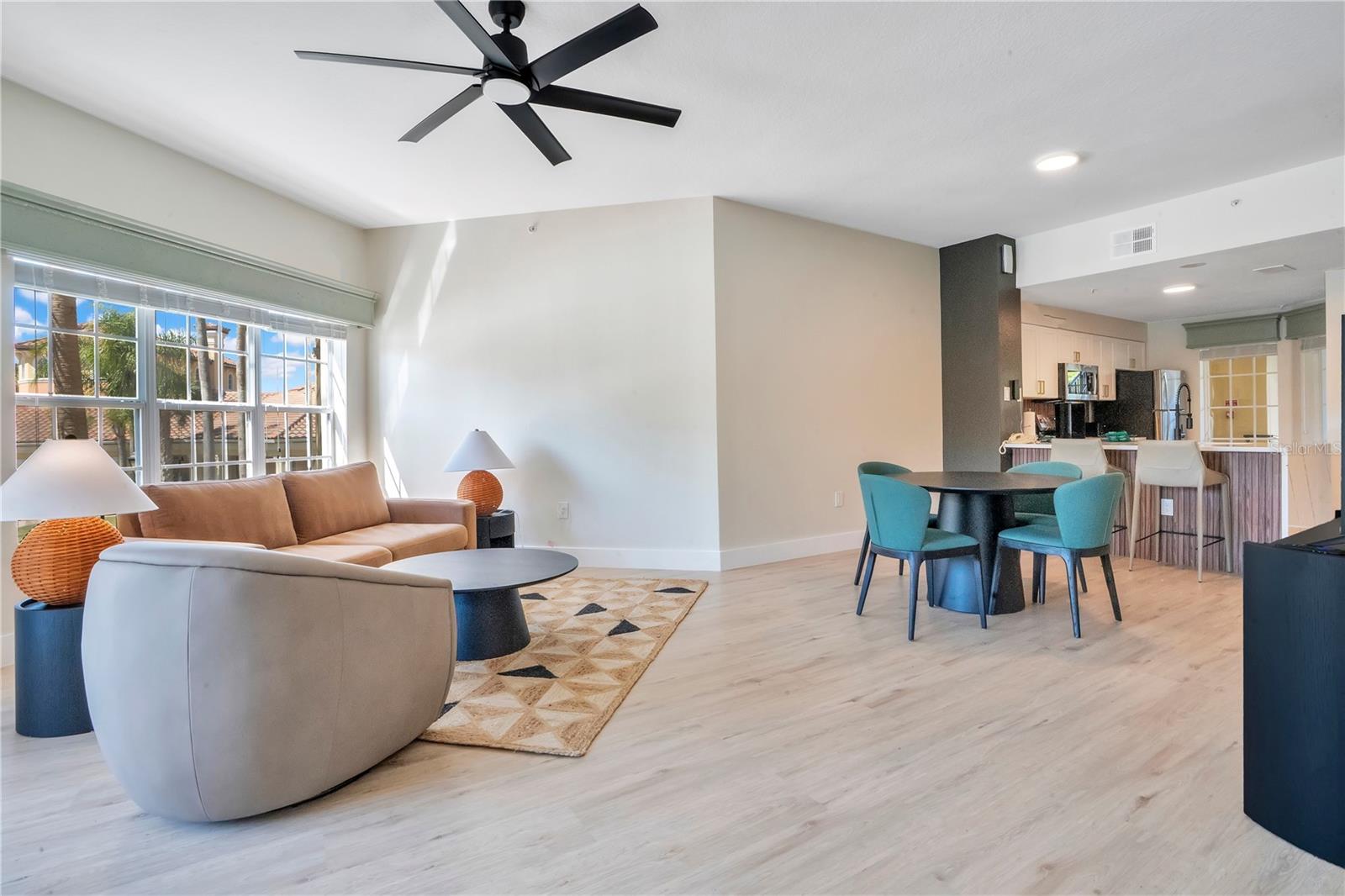 WORLDQUEST RESIDENCE - Residential