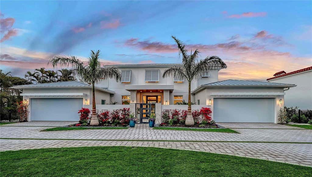 Photo of 1521 S Lake Shore Drive, Sarasota, FL 34231 (MLS # A4637673)