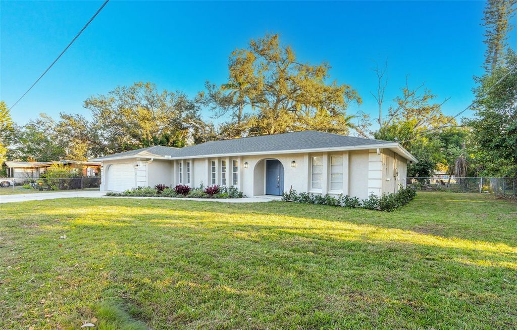 Photo of 116 12th Avenue E, Bradenton, FL 34208 (MLS # TB8471779)