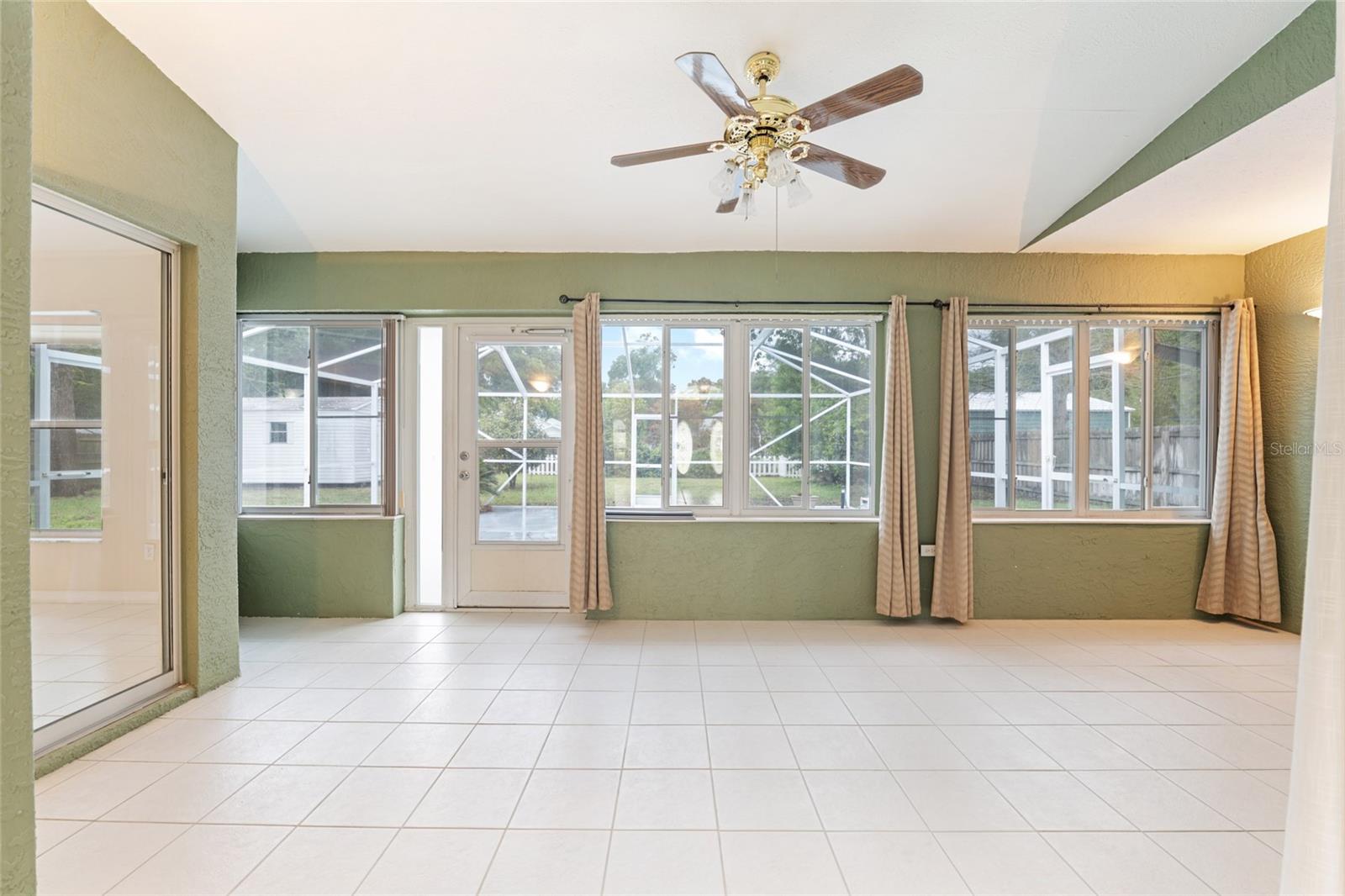 KINGS COURT - Residential