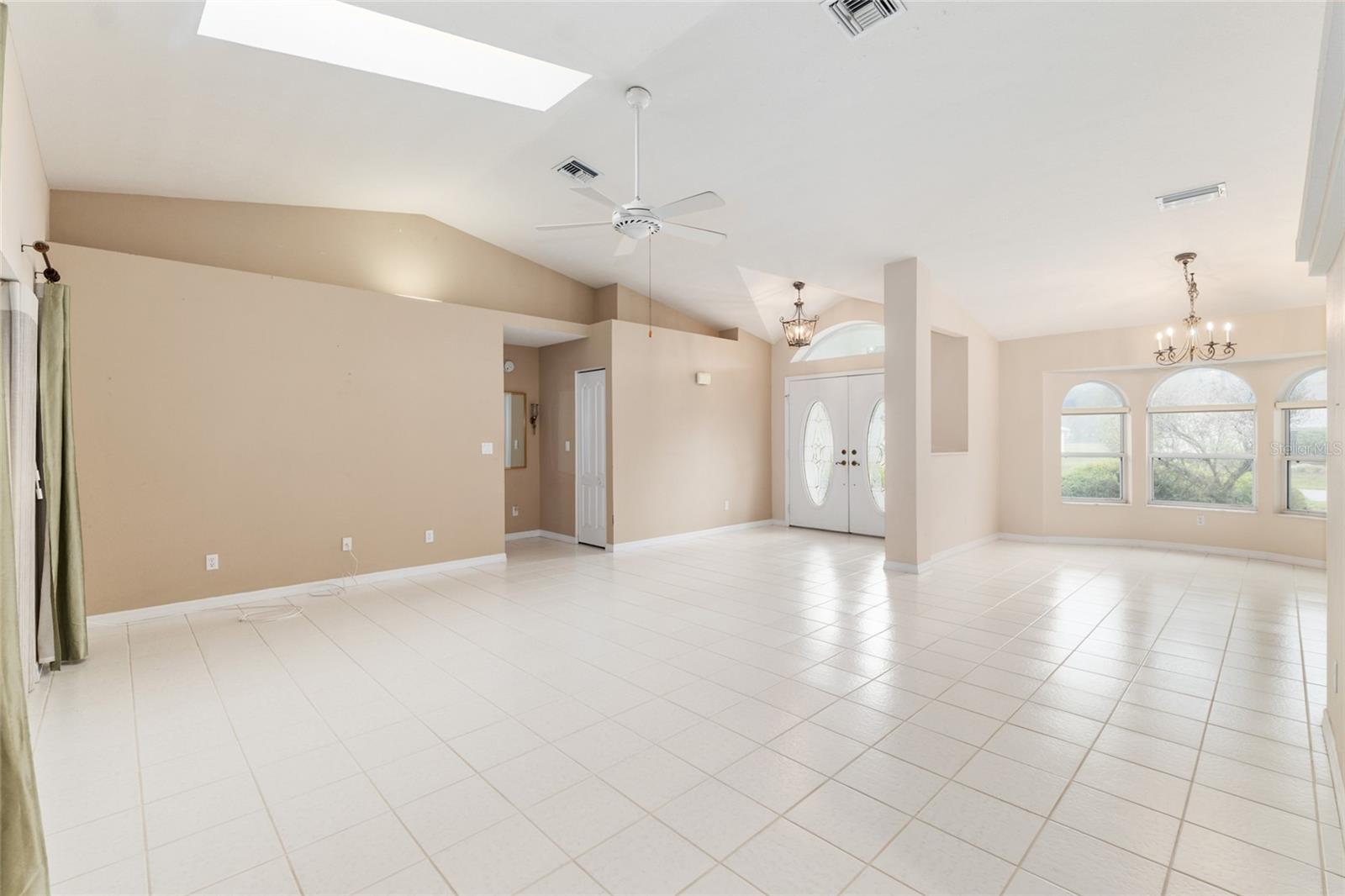 KINGS COURT - Residential