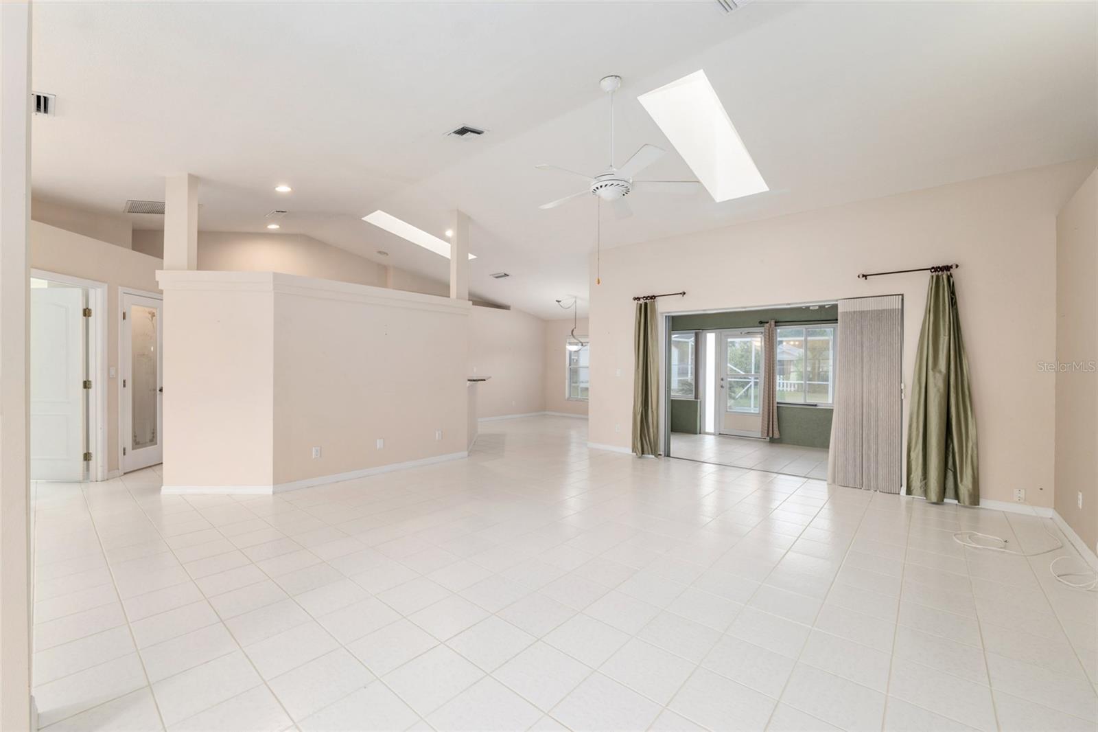 KINGS COURT - Residential