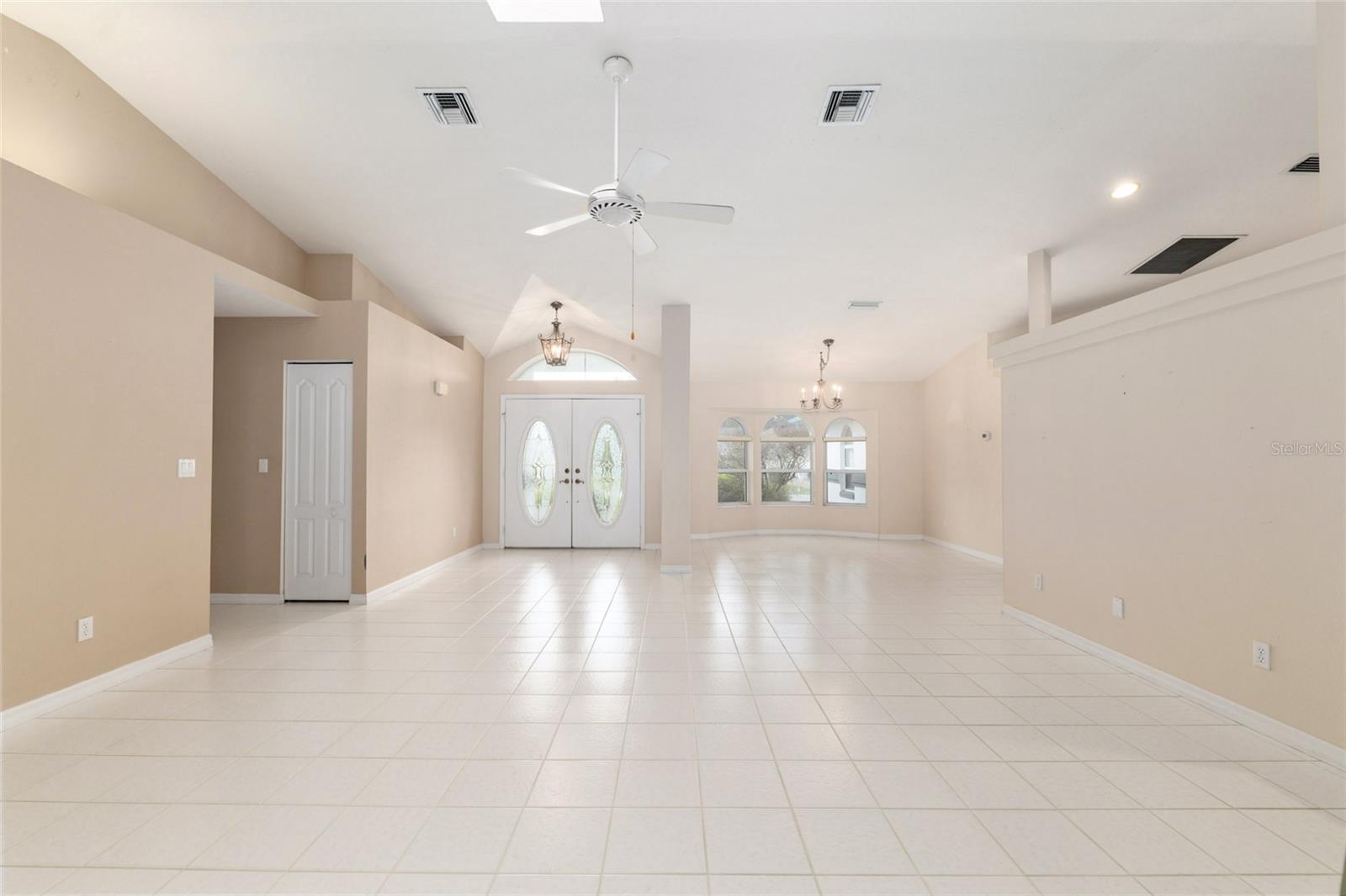 KINGS COURT - Residential