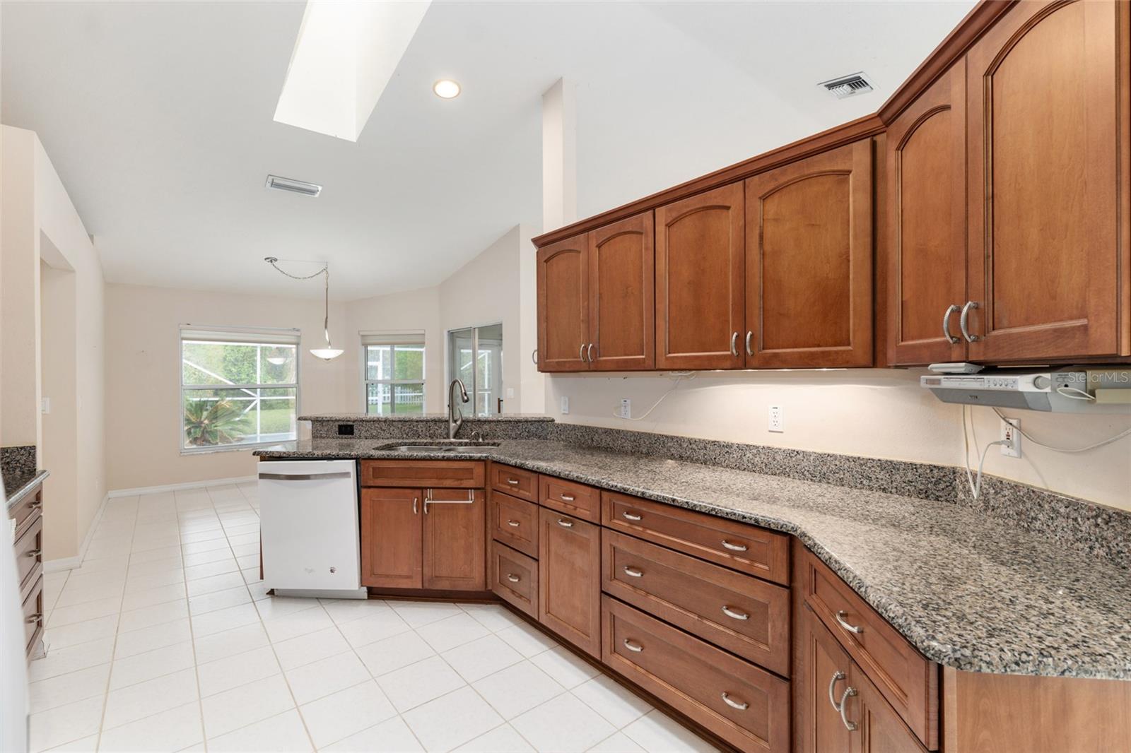 KINGS COURT - Residential